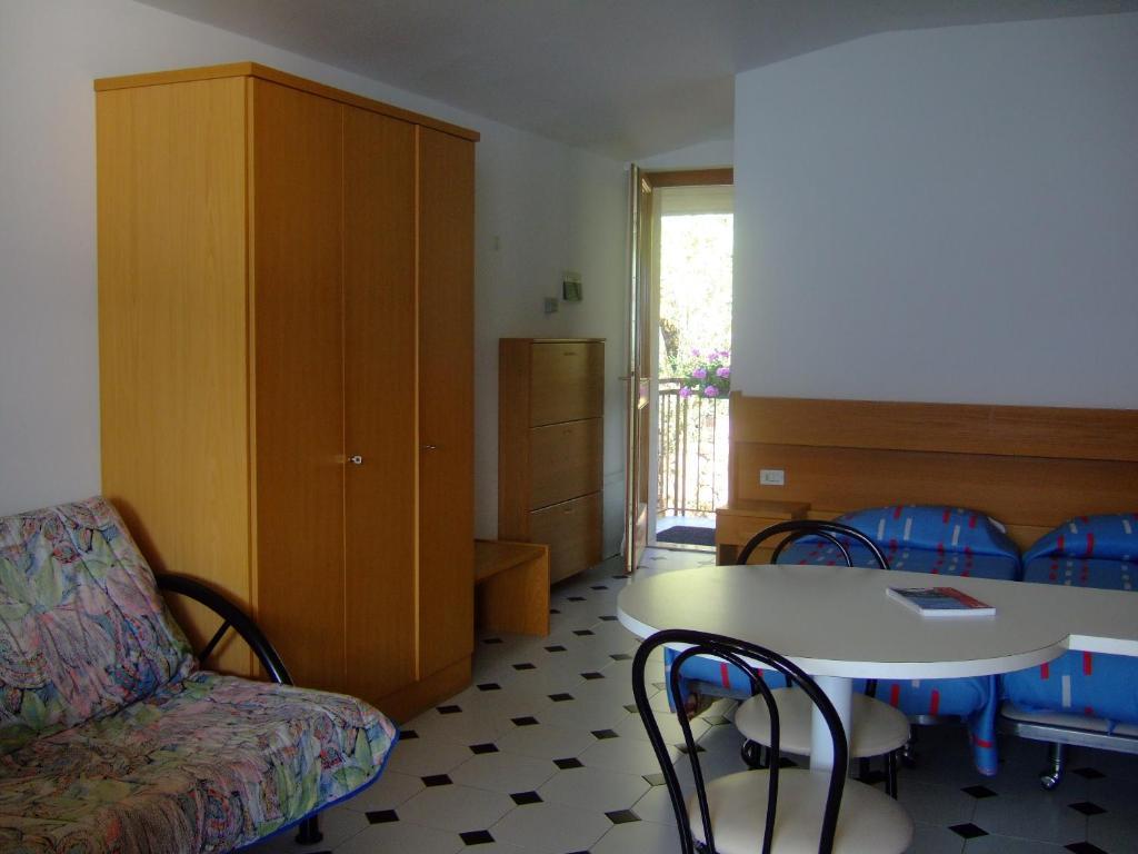 Residence San Vito Бренцоне-суль-Гарда Номер фото