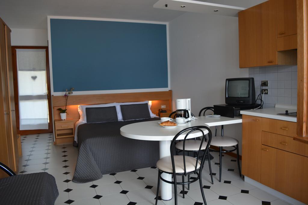 Residence San Vito Бренцоне-суль-Гарда Екстер'єр фото