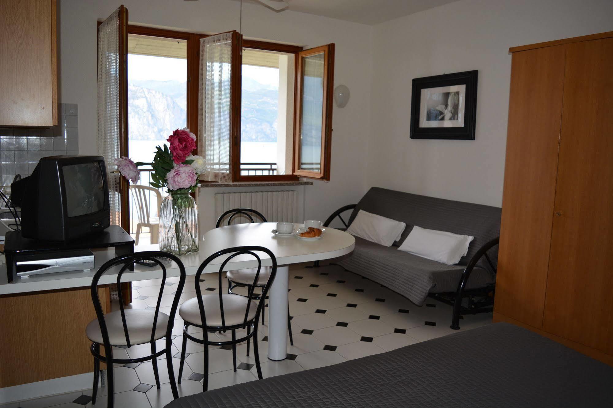 Residence San Vito Бренцоне-суль-Гарда Екстер'єр фото