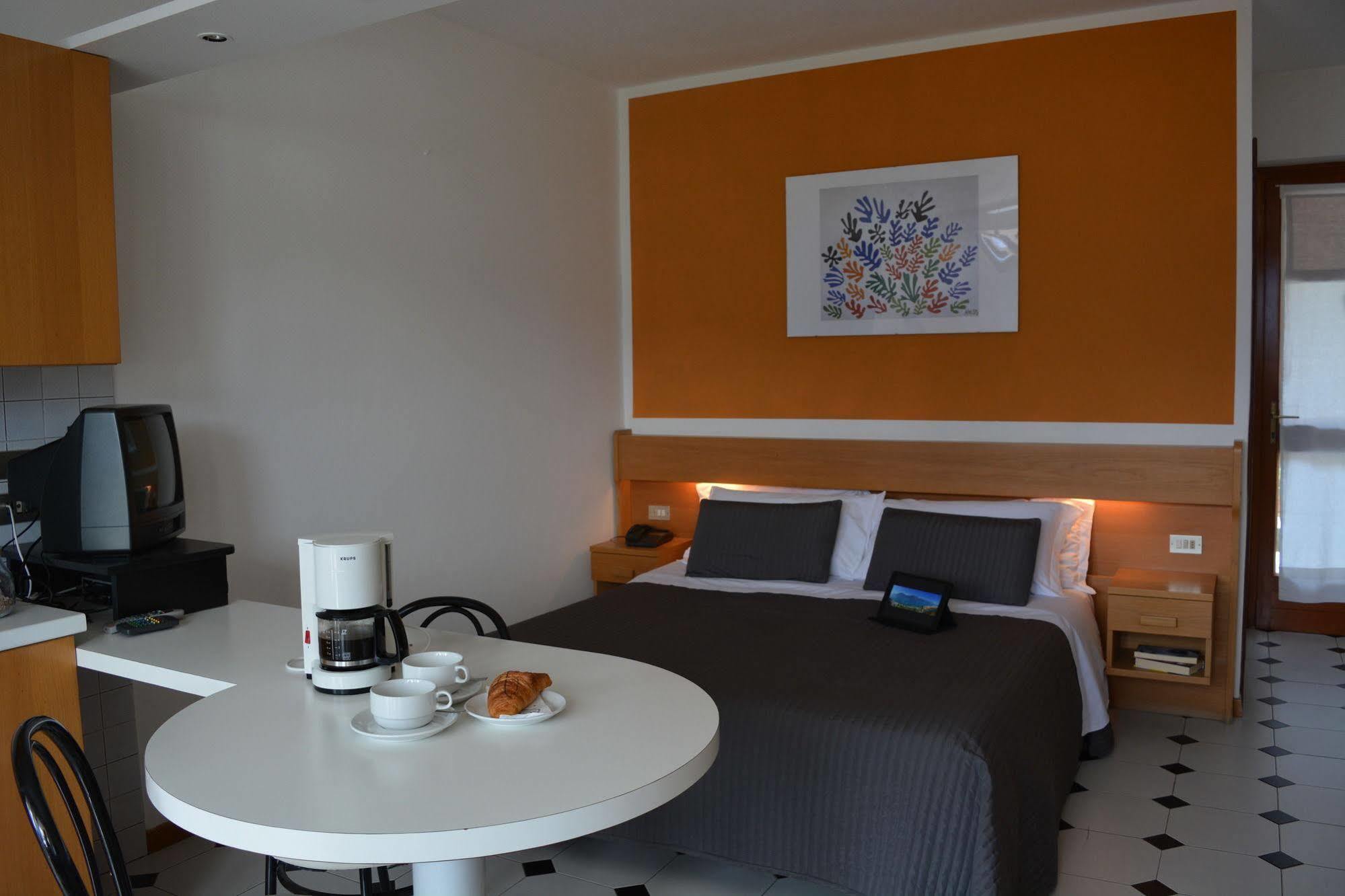 Residence San Vito Бренцоне-суль-Гарда Екстер'єр фото