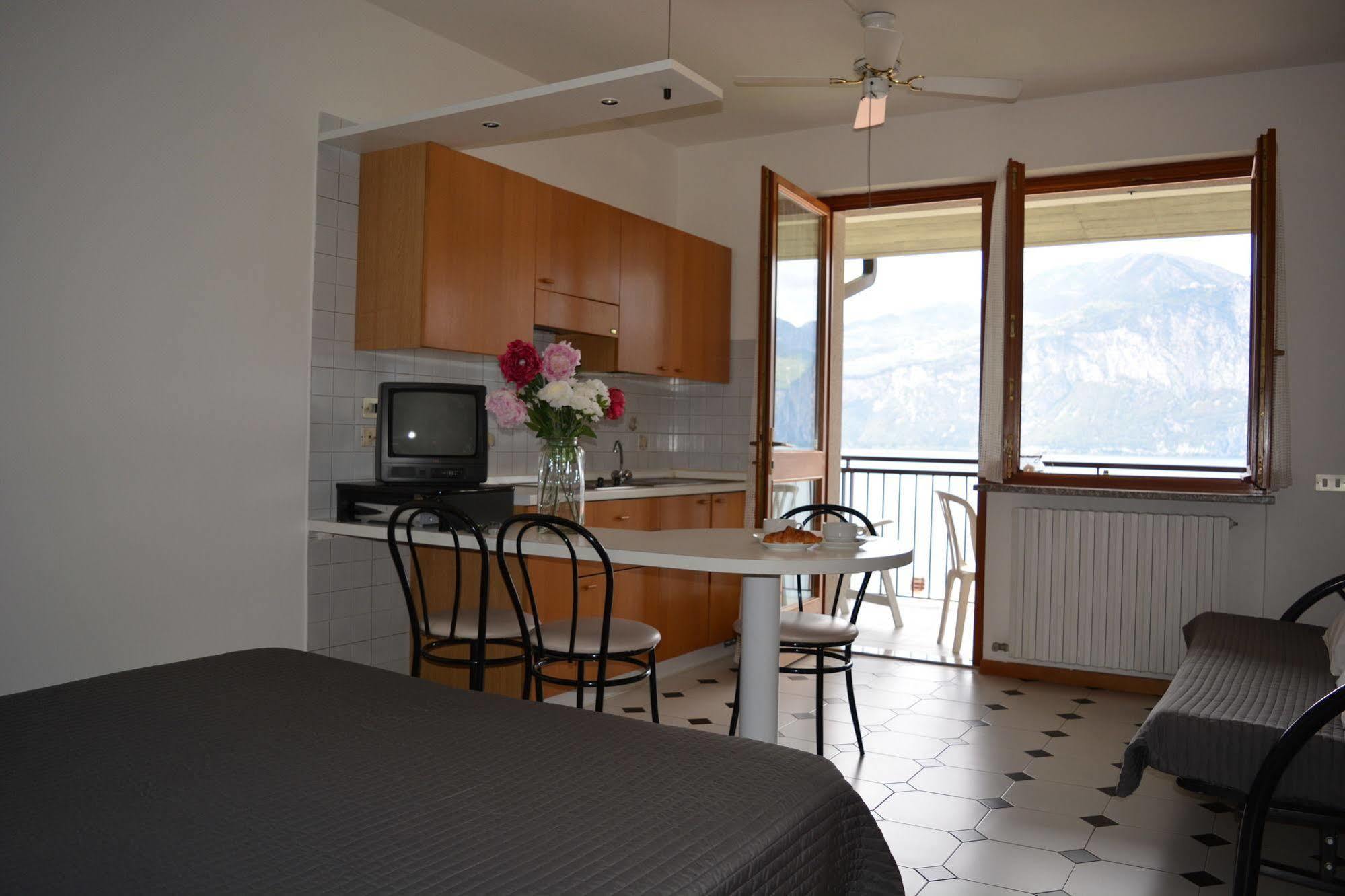 Residence San Vito Бренцоне-суль-Гарда Екстер'єр фото